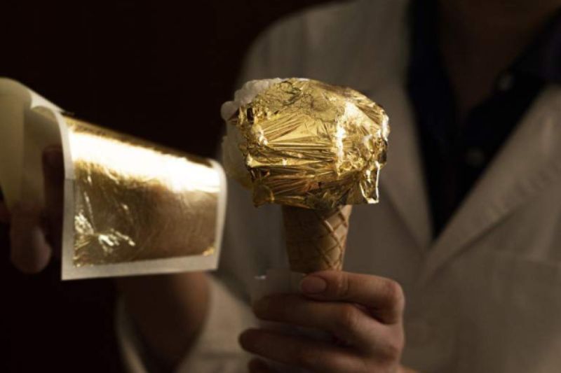 ▲義大利一間知名冰淇淋店，推出一款「國王權杖King’s Sceptre」冰淇淋，要價不斐。（圖／IG帳號mokambogelateria）