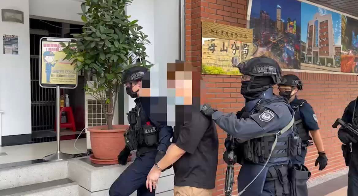 ▲新北市警海山分局破獲一宗詐騙集團犯罪，該集團囚禁幼童來逼迫父母充當車手，手段十分惡劣。（圖／翻攝畫面）