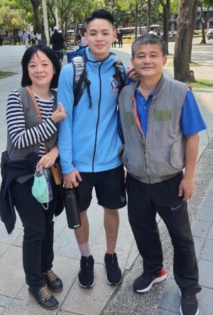 ▲家人是谷毛唯嘉的最佳後盾,他當是職業球員後,家人也承諾會常常抽空去看他比賽。圖/球員提供 ▲家人是谷毛唯嘉的最佳後盾,他當是職業球員後,家人也承諾會常常抽空去看他比賽。圖/球員提供