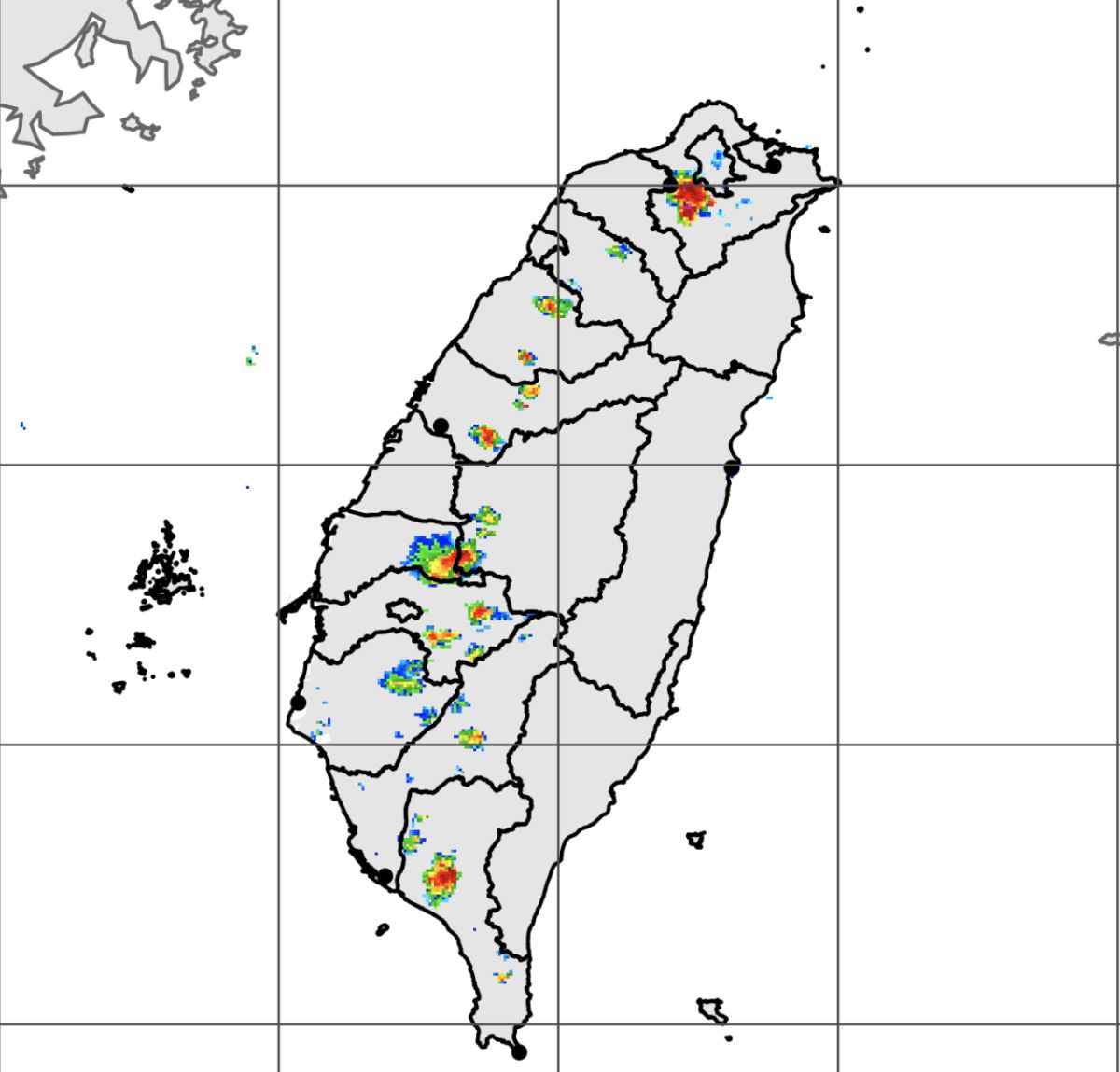 ▲受到午後熱對流發展旺盛影響，中央氣象局下午針對台北市及新北市發布大雷雨即時訊息，提醒民眾午後外出記得攜帶雨具。（圖／翻攝中央氣象局官網）