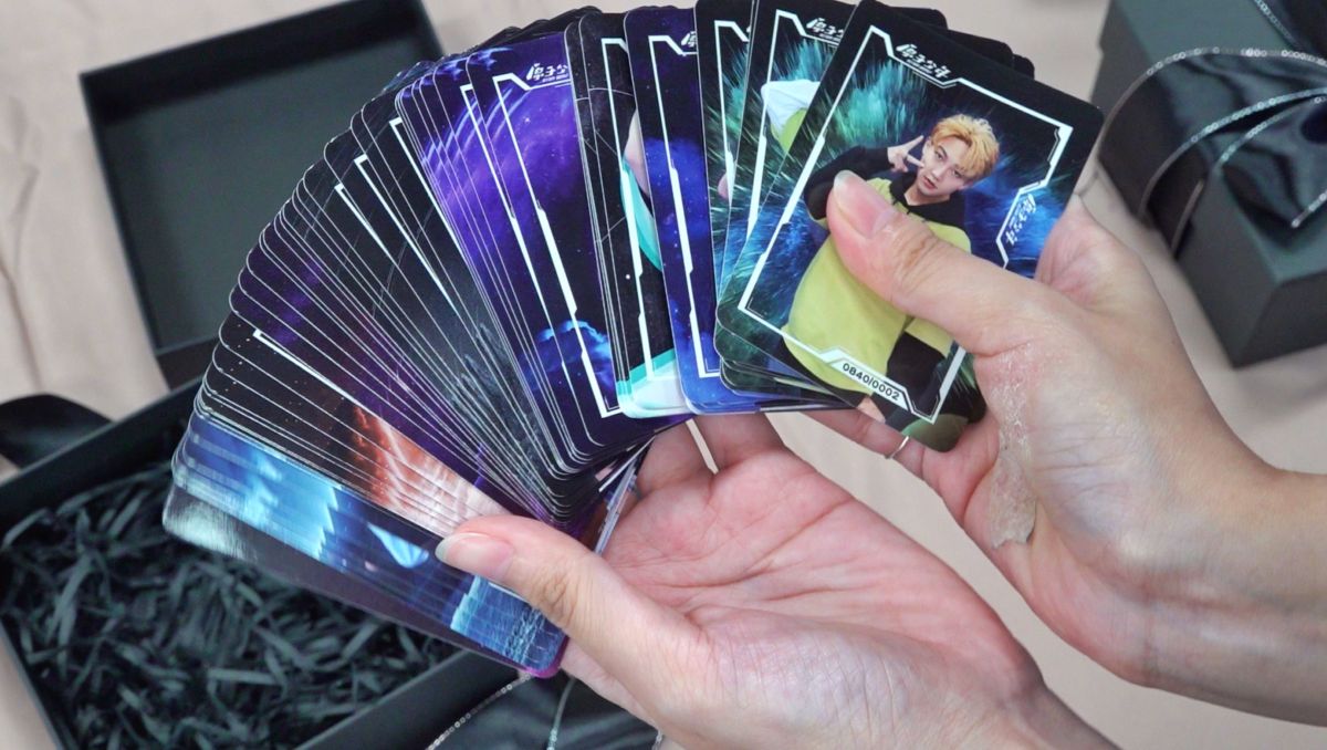 ▲樂點發表《原子少年》最新「VVIP 原子實體能量盒」，藏有 8/14 演唱會「原來的少年」最貴門票 2 張！《NOWnews今日新聞》獨家搶先開箱，幫大家整理收藏懶人包，一文搞懂該怎麼入手。（圖／記者陳明安攝）