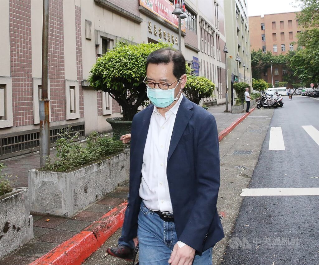 ▲涉及立委涉貪案的郭克銘被控向建商佯稱可遊說民意代表修正促轉條例，涉詐欺罪嫌。台北地檢署今天指揮調查局兵分13路搜索，並約談郭克銘等6人。（圖／中央社）