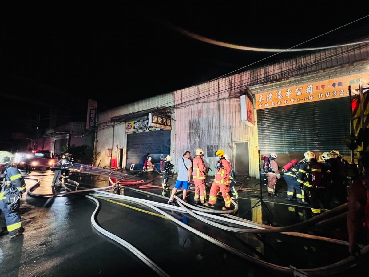 ▲樹林汽修鐵皮工廠火警。（圖／翻攝畫面）