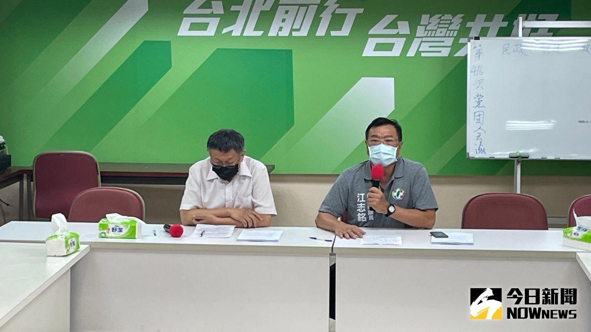 ▲台北市長柯文哲27日前往台北市議會民進黨團，報告這個會期的優先法案。不過卻遭到黨團總召江志銘「洗臉」，直接當著柯文哲的面，怒批「翻臉如同翻書，信用破產、毫無誠信可言。」（圖／記者丁上程攝，2022.07.27）