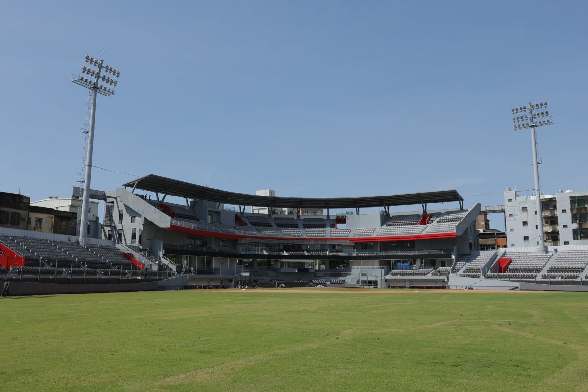 ▲民進黨竹市議員劉康彥9日指出，目前市府累計支付棒球場承包商9億元多，並非竹市長高虹安所指11億餘元，灌水多出2億元應說清。市府回應，因市府人員誤刊訊息，高虹安依此誤判。（圖／新竹市府提供）