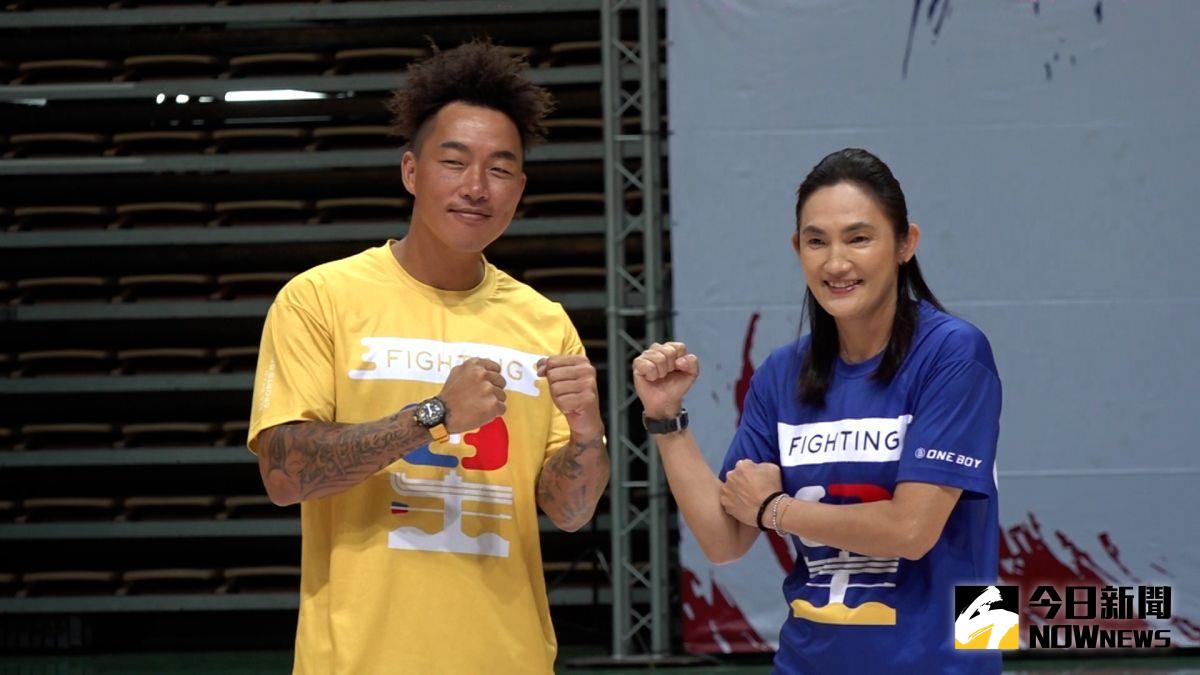 ▲領隊錢薇娟（右）與郭泓志亮相《全明星》慶功記者會，唯獨江宏傑缺席。（圖／記者朱永強攝,2022.07.27）