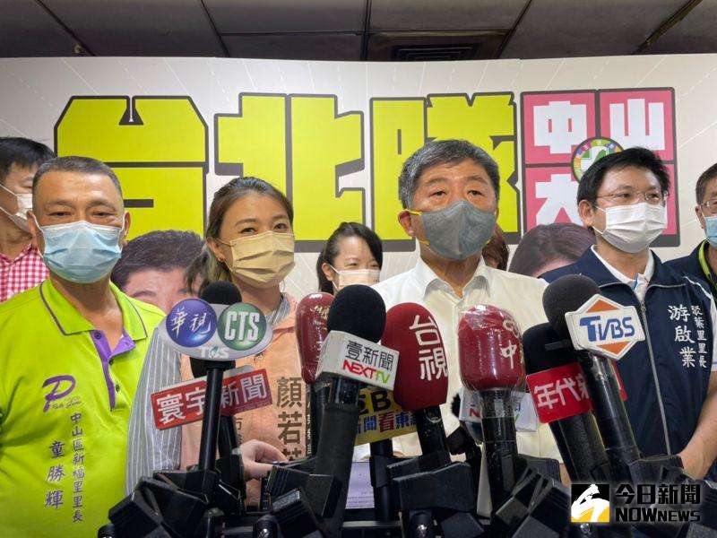 ▲陳時中步入會場前受訪。（圖／記者黃宣尹攝，2022.07.27）