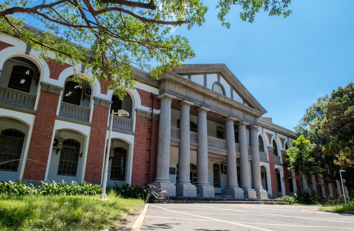 成功大學材料系實驗室傳火警！校方緊急滅火 疑吸入濃煙身體不適