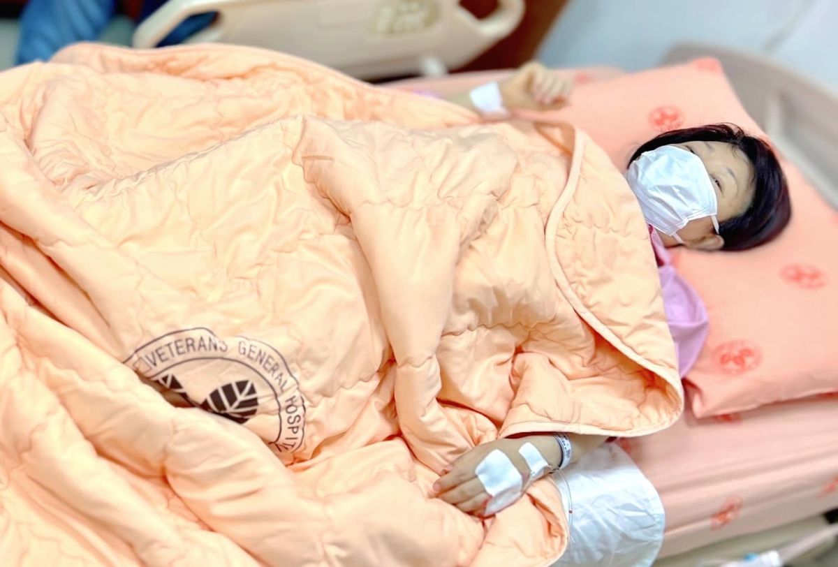 ▲台中市長盧秀燕個人臉書，貼著她開完刀的虛弱模樣。（圖／盧秀燕臉書，2022.07.27）