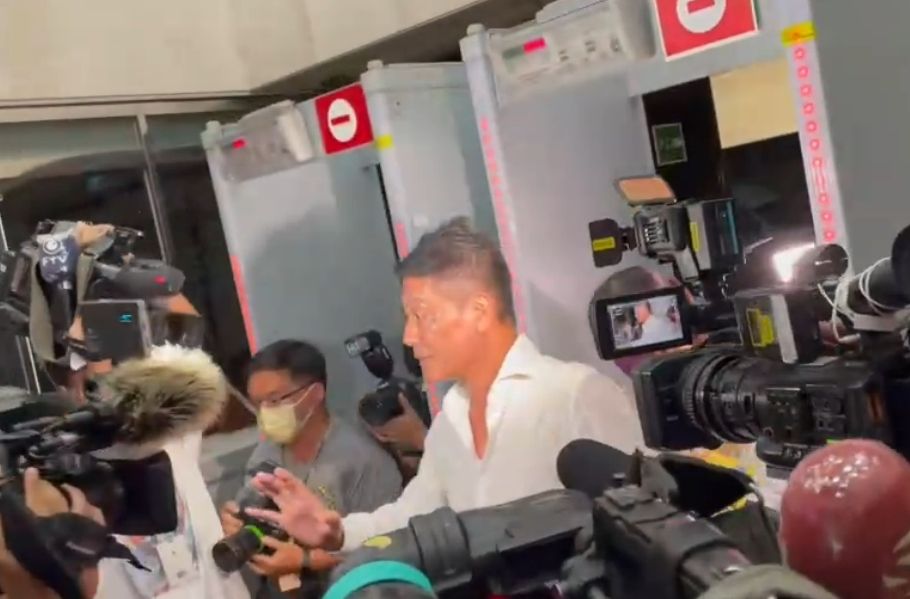 ▲「白手套」郭克銘向建商佯稱可遊說民意代表修正《促轉條例》藉此詐財，前立委張碩文27日晚間到案說明。（圖／翻攝畫面）