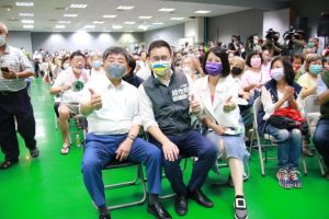 吳思瑤趙怡翔陳時中 ▲陳時中與趙怡翔合體舉辦見面會,吳思瑤也現身助講。(圖/翻攝自吳思瑤臉書)