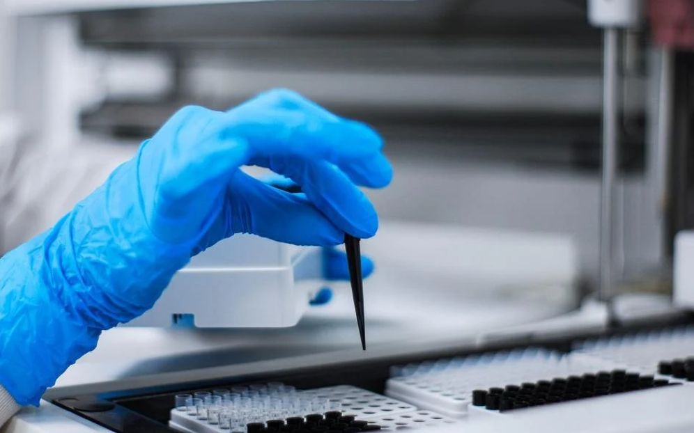 ▲有外媒引述消息，指美國疾病控制與預防中心（CDC）正在考慮從國際航班上採集廢水進行採樣，以追蹤任何可能出現的新變種毒株。（示意圖／取自pixabay）