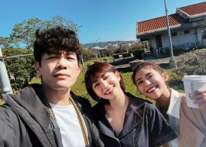 曾智希(中)和男友陳自強(左)、林萱瑜(右)合照(圖/擷取自曾智希 IG) ▲曾智希(中)和男友陳自強(左)、林萱瑜(右)合照(圖/擷取自曾智希 IG)