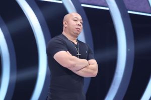 Arthur Duangsri迷上男主角「唐老大」而剃髮成光頭並積極健身。(圖/翻攝自臉書) ▲Arthur Duangsri迷上男主角「唐老大」而剃髮成光頭並積極健身。(圖/翻攝自臉書)