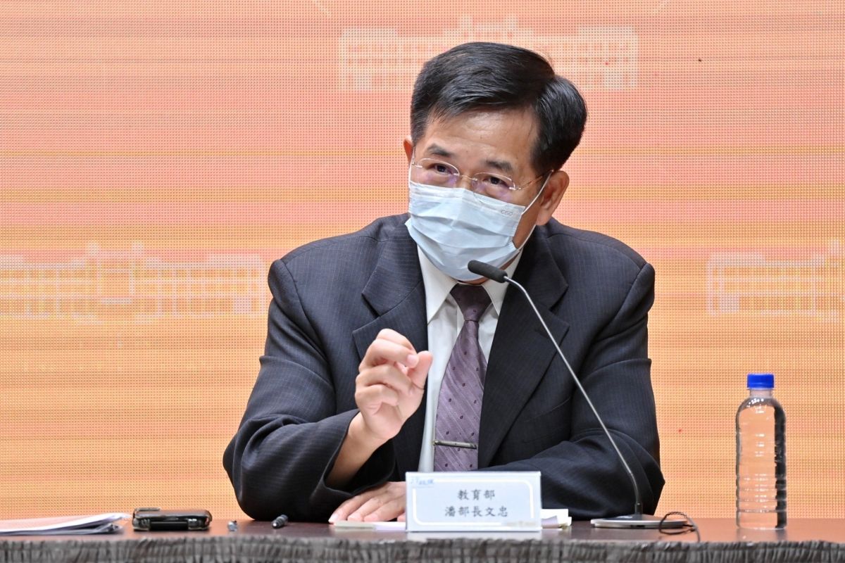 ▲行政院推動「班班有網路、生生用平板」政策，預計9月開始同步讓全國師生使用。（圖／行政院提供）