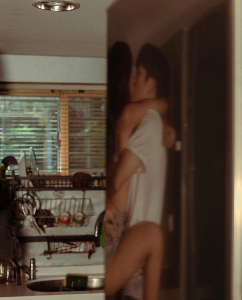 ▲李芷婷激吻男友的照片，引來網友批評。（圖／翻攝自zhiting_li IG）