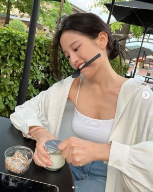 ▲北一女神蔡瑞雪PO出自己用牙齒咬著湯匙的照片。(圖/翻攝自IG@snowbabyq) ▲北一女神蔡瑞雪PO出自己用牙齒咬著湯匙的照片。(圖/翻攝自IG@snowbabyq)