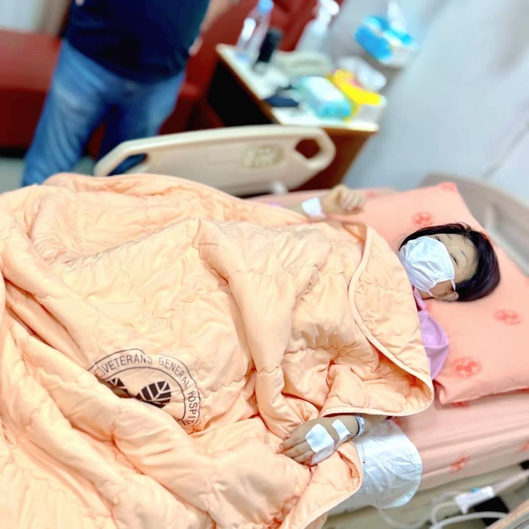 ▲台中市長盧秀燕卻因腳傷腫脹，進行引流手術，開刀取出血塊(圖／擷取盧秀燕臉書2022.7.28)