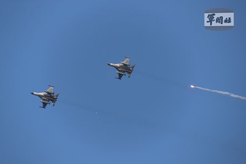 一個月內3度出包!經國號戰機訓練誤射火焰彈 空軍派員調查
