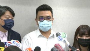 余正煌 張祐齊 曾威凱 論文 ▲余正煌的律師張祐齊、曾威凱28日呼籲林智堅提供撰寫論文過程資料。(圖/民眾提供,2022.07.28)