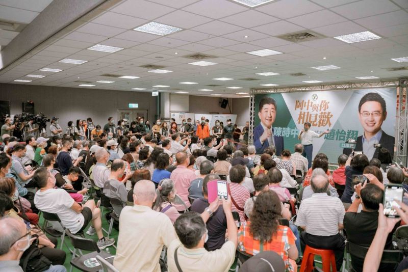▲陳時中分別與黨籍26位議員合辦見面會,即使在深藍的文山區,人潮也相當踴躍。(圖/翻攝自陳時中臉書)