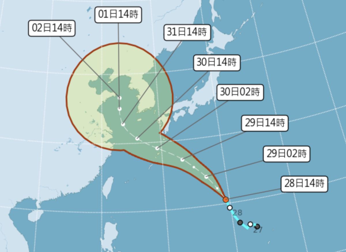 ▲目前位於琉磺島附近海面上的熱帶性低氣壓，最快今晚到明天就有機會增強為輕度颱風，後續雖不會直接影響台灣，但可能牽引整個大低壓帶靠近台灣陸地，明起天氣將有極大轉變。（圖／翻攝中央氣象局官網）