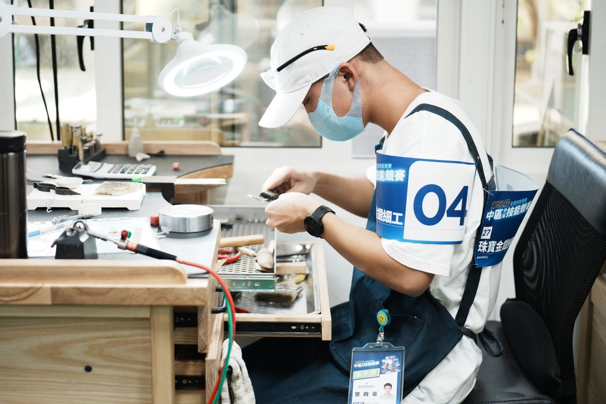 ▲直接聘僱聯合服務中心將新增協助移工申請非就業服務事項。圖為移工參加職類競賽示意圖。（圖／勞動部提供）