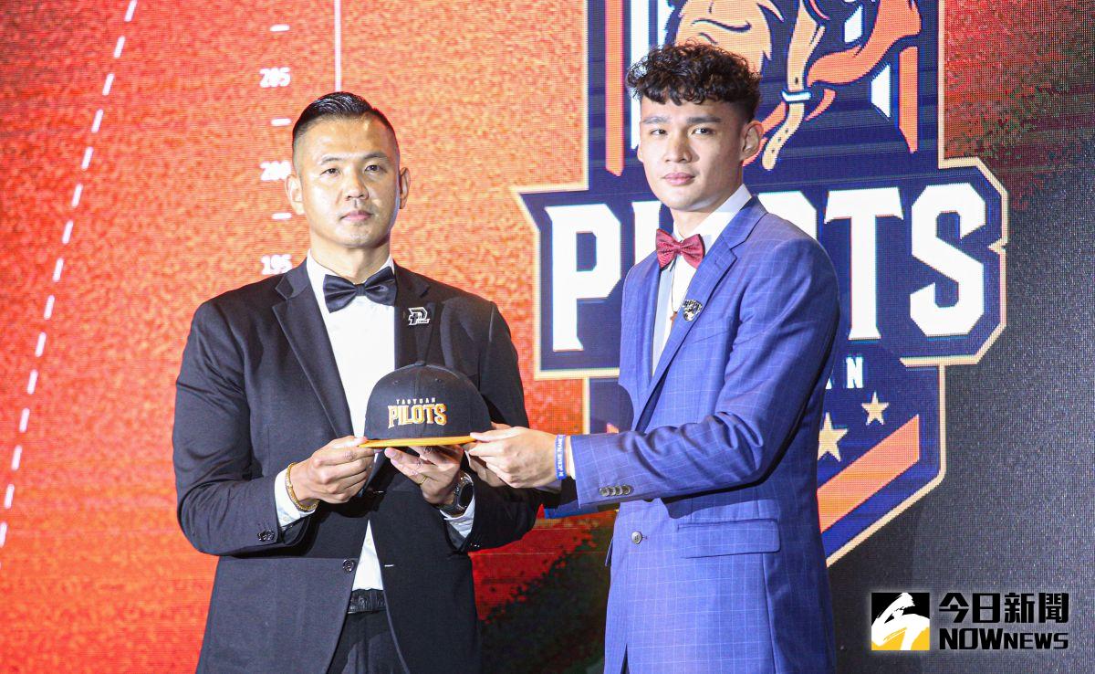 ▲P.LEAGUE+今日將進行2023 選秀大會，圖為第二屆選秀會選秀狀元政治大學的前鋒張鎮衙。（圖／記者葉政勳攝 , 2022.07.28）