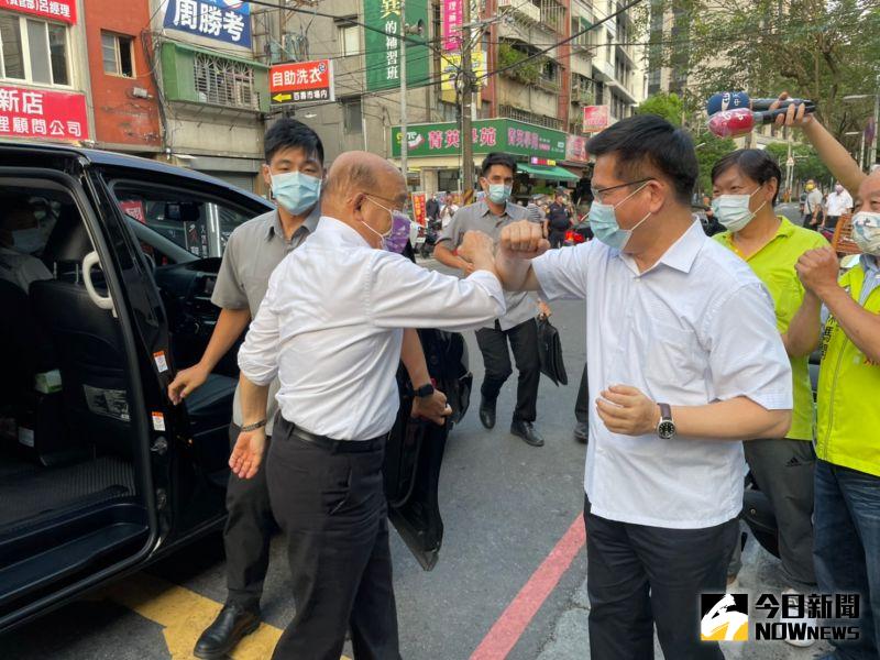 ▲林佳龍參選後,積極整合綠營新北各派系,其與在新北實力雄厚的行政院長蘇貞昌日前才合體,受到高度關注。(圖/記者黃宣尹攝)