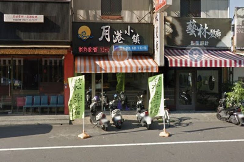 ▲有網友依原PO的貼文和照片，成功推敲出，該冰店位於台南新營，店名為「月港小鎮」，受到不少老饕喜愛。（圖／翻攝自google map）