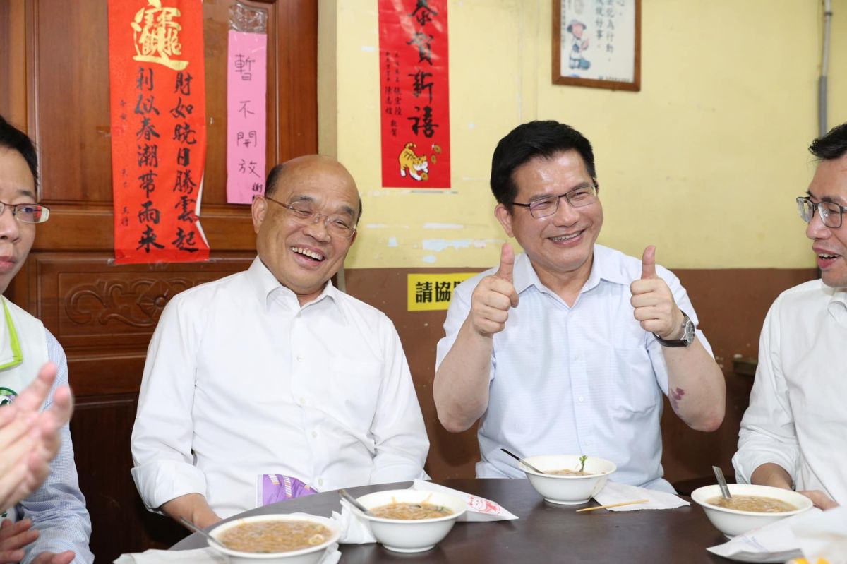 ▲蘇貞昌表示，侯友宜在看到補助的時候非常高興，結果現在因為選舉就來冷言冷語，或者當時的感謝都不講了，這種前恭後倨的態度不好。（資料照／翻攝自林佳龍臉書）