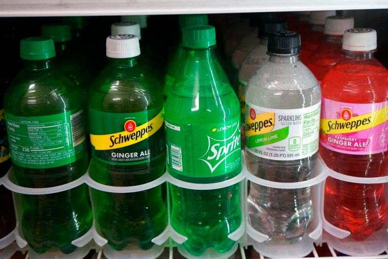 ▲可口可樂公司旗下的雪碧過去以綠色瓶身深植人心，如今這個包裝將走入歷史。（圖／美聯社／達志影像）