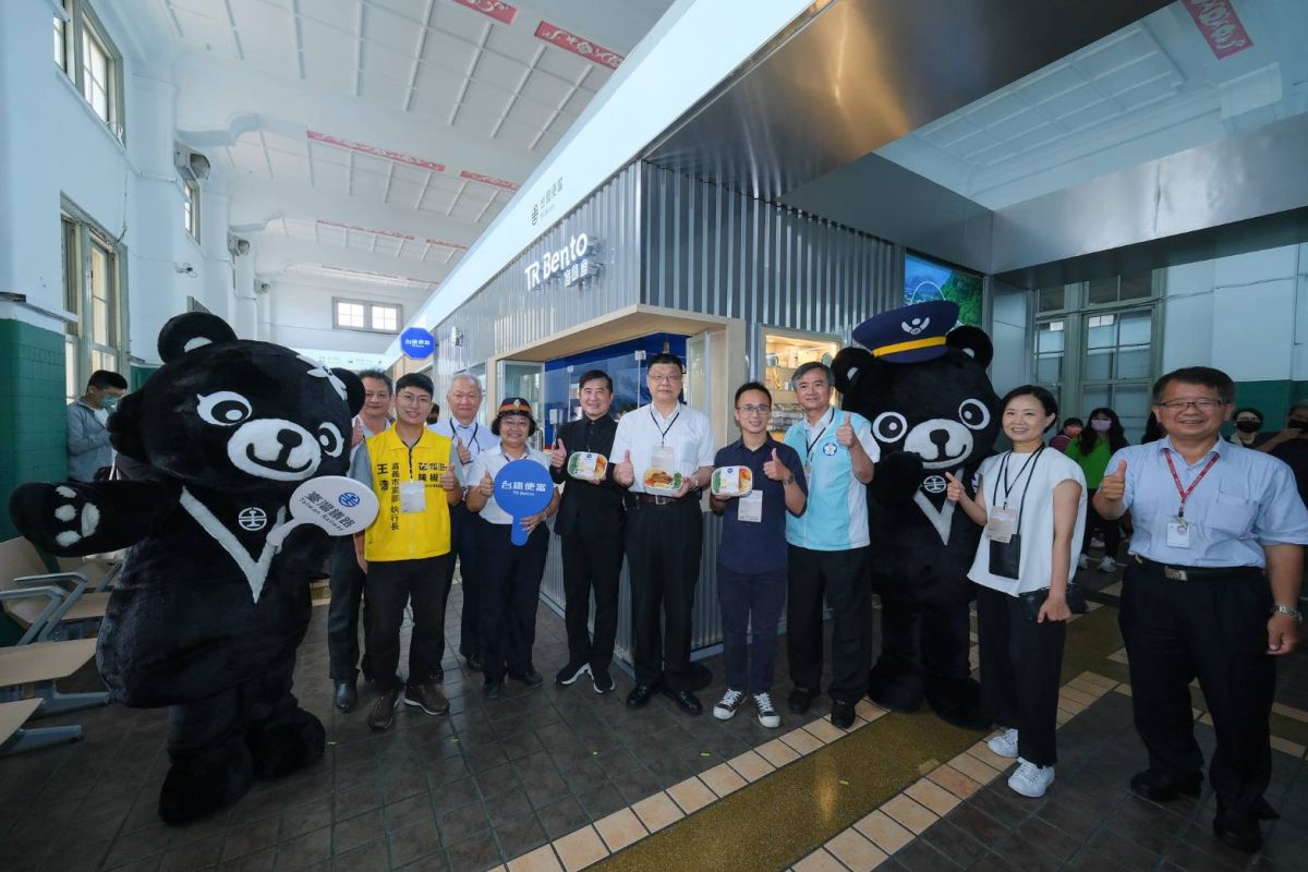 ▲慶祝嘉義火車站微改造，台鐵推幸福蒲燒鯛魚便當，今（29）日起在嘉義火車站開賣。（圖／台鐵局提供）