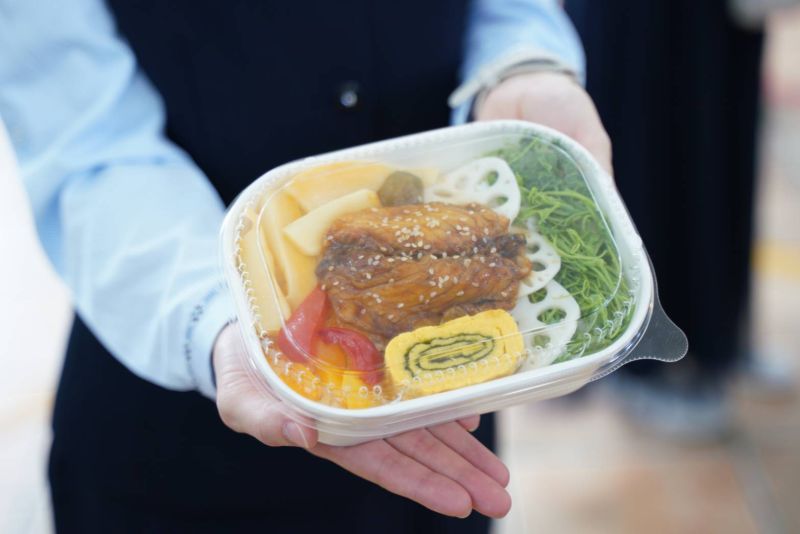 ▲配合全新嘉義火車站啟動，高雄鐵路餐廳特別推出「幸福蒲燒鯛魚便當」。（圖／台鐵局提供）