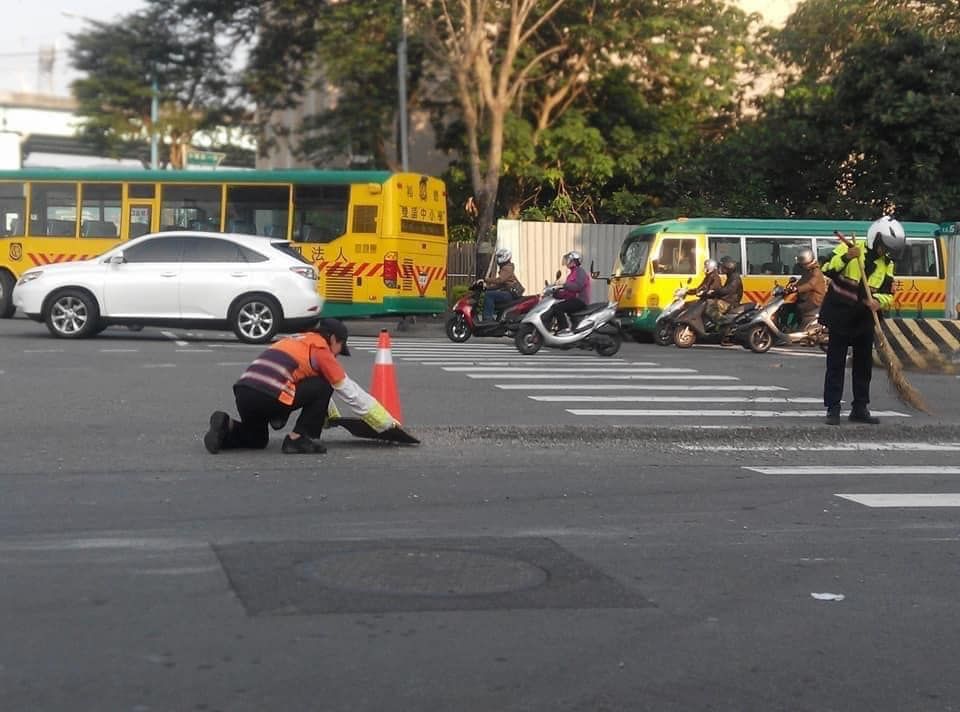 ▲民眾發文抱怨，希望義交薪資能「準時發放」，不過貼文卻引來大批網友歪樓表示「原來義交有薪水」，更有知情人將行情曝光。（圖／翻攝自爆料公社）