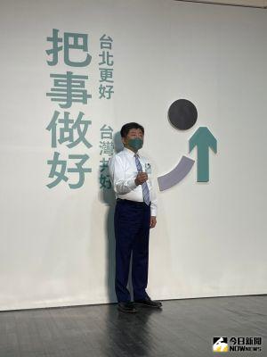 陳時中公布設計師兒子親自操刀的競選主視覺。 ▲陳時中公布設計師兒子陳彥安親自操刀的競選主視覺。(圖/記者黃宣尹攝,2022.07.30)