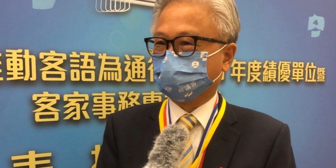 ▲「新光合纖」董事長吳東昇，因長年投入客家事務，無私地出錢出力維護客庄北埔客家老聚落，盡顯回饋於社會的「貴族風範」，客委會特頒「客家事務專業獎章」最高榮譽一等獎章予吳東昇。（圖／資料照片）