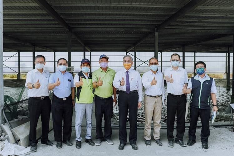 ▲行政院副院長沈榮津(右4)日前率領經濟部等相關部會,至高雄舉行「漁電共生推動政策說明會」。(圖/經濟部提供)