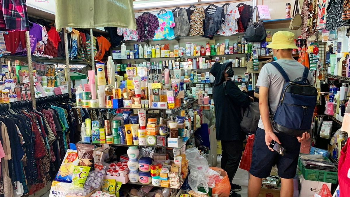 ▲鹽埕區早期因海運興盛，成為高雄舶來品集散地及委託行大本營，至今仍有許多新舊商行林立。（圖／高市府觀光局提供）