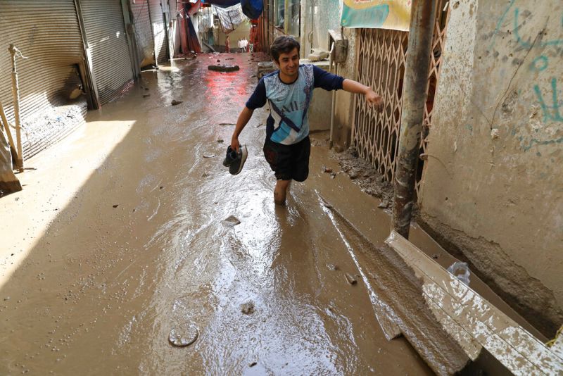 ▲伊朗官方媒體今天報導，洪水在境內肆虐超過一週，至少造成80人喪生，另有30人下落不明。（圖／美聯社／達志影像）