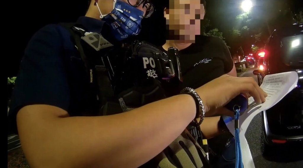 ▲30歲鄭姓男子日前駕駛小貨車在北市南港區逆向行駛遭警方攔查，因其車內散發濃厚酒味，他宣稱剛吃完薑母鴨且拒絕酒測，經查發現鄭男前1天在新北騎車也拒測，遭開罰新台幣36萬元。（台北市警察局南港分局提供）中央社記者黃麗芸傳真 111年7月31日