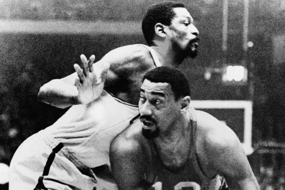 ▲Bill Russell對抗Wilt Chamberlain。（圖／美聯社／達志影像）