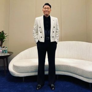 ▲PSY睽違3年再辦濕身SHOW,不料釀成意外。(圖/PSY IG) ▲PSY睽違3年再辦濕身SHOW,不料釀成意外。(圖/PSY IG)