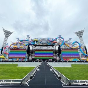 ▲PSY的濕身SHOW演唱會,每場狂灑300萬噸水。(圖/PSY IG) ▲PSY的濕身SHOW演唱會,每場狂灑300萬噸水。(圖/PSY IG)