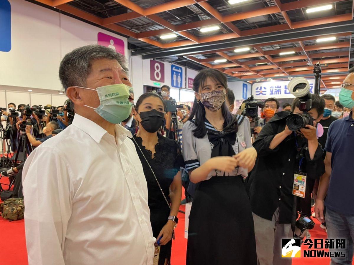 ▲陳時中出席漫博會，莊瑞雄、林楚茵、賴品妤等人陪同。（圖／記者黃宣尹攝，2022.08.01）