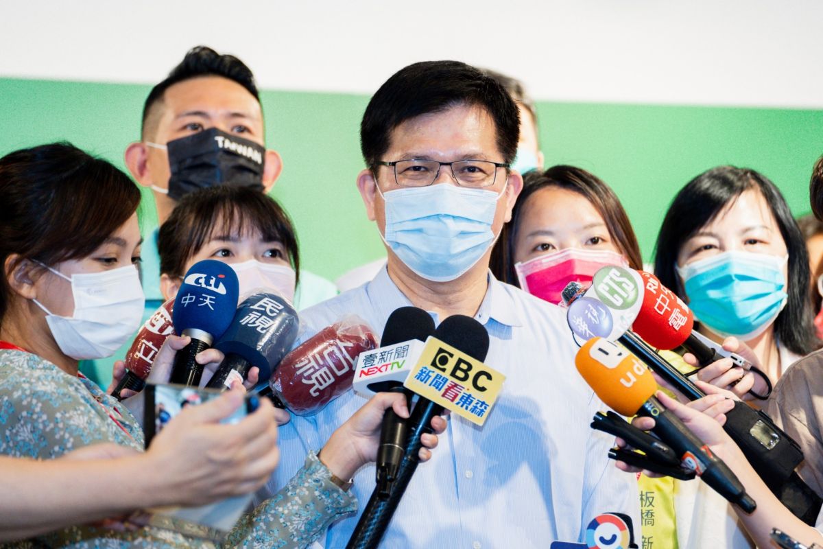▲林佳龍表示，侯友宜參與新北市的治理12年了，應該要面對為甚麼新北市民無論在社會福利、公共運輸服務，還有很多直轄市應該有的權益總是矮人一等。（圖／林佳龍辦公室提供）