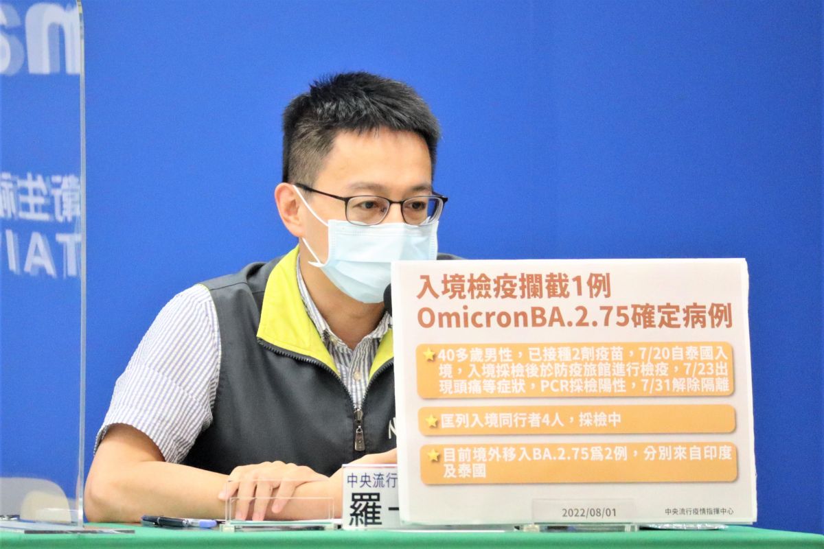 ▲指揮中心醫療應變組副組長羅一鈞，說明國內BA.5疫情。（圖／指揮中心）