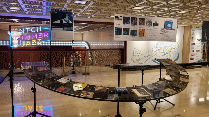 ▲「不只是爵士More Than Jazz」特展,精選80年代至今,共50張國內外爵士音樂專輯。(圖/記者李琦瑋攝,2022.08.01)