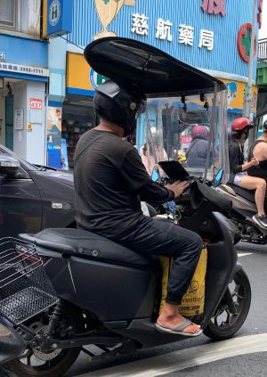若是非法改造車輛,恐怕影響行車安全。(圖/取自《爆廢公社二館》) ▲若是非法改造車輛,恐怕影響行車安全。(圖/取自《爆廢公社二館》)