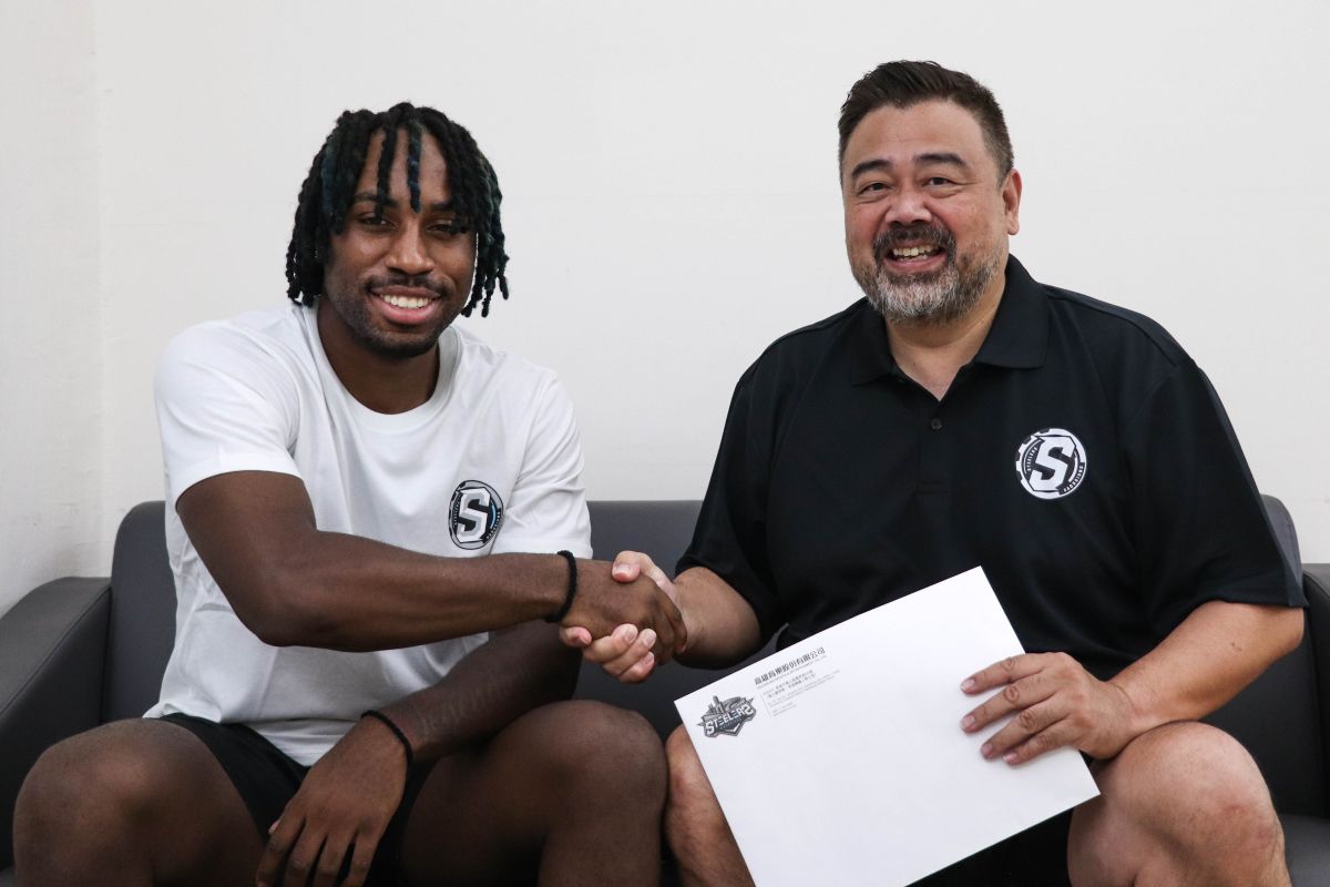 ▲張傑瑋簽約。官方提供